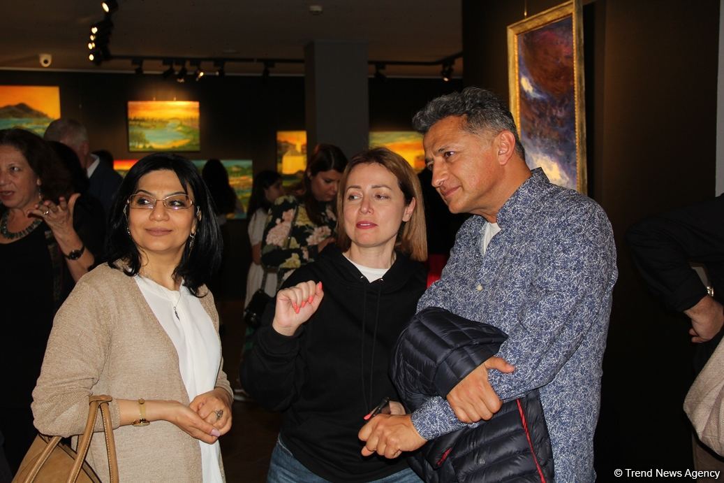 В QGallery открылась персональная выставка работ посла Австрии в Азербайджане Александра Байерля "Вслед за солнцем" (ФОТО)