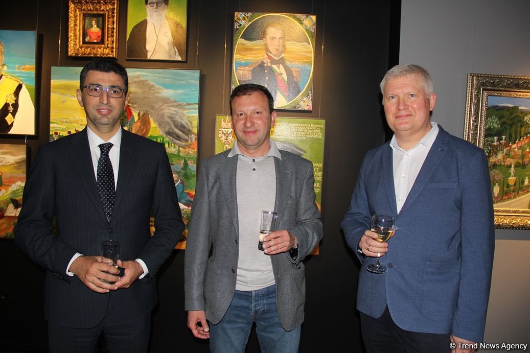 В QGallery открылась персональная выставка работ посла Австрии в Азербайджане Александра Байерля "Вслед за солнцем" (ФОТО)