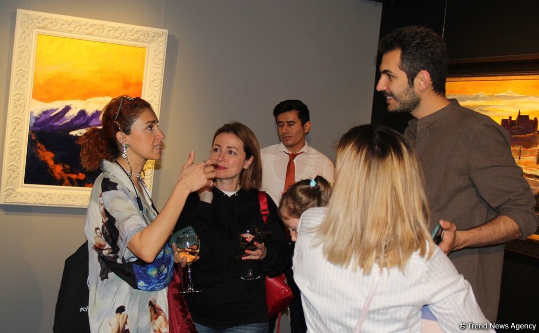 В QGallery открылась персональная выставка работ посла Австрии в Азербайджане Александра Байерля "Вслед за солнцем" (ФОТО)