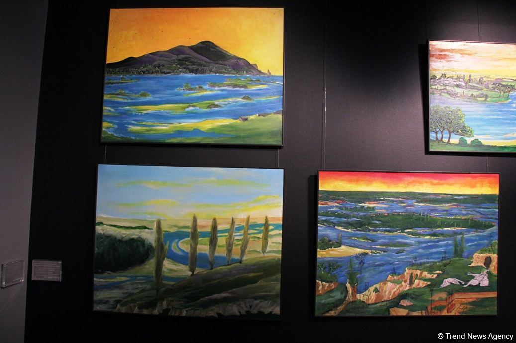 В QGallery открылась персональная выставка работ посла Австрии в Азербайджане Александра Байерля "Вслед за солнцем" (ФОТО)