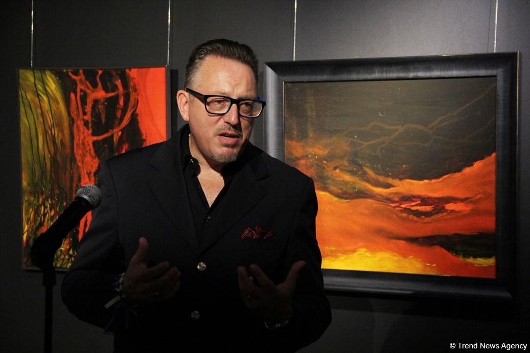 В QGallery открылась персональная выставка работ посла Австрии в Азербайджане Александра Байерля "Вслед за солнцем" (ФОТО)