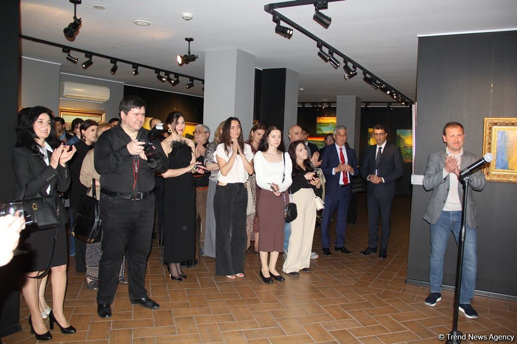 В QGallery открылась персональная выставка работ посла Австрии в Азербайджане Александра Байерля "Вслед за солнцем" (ФОТО)