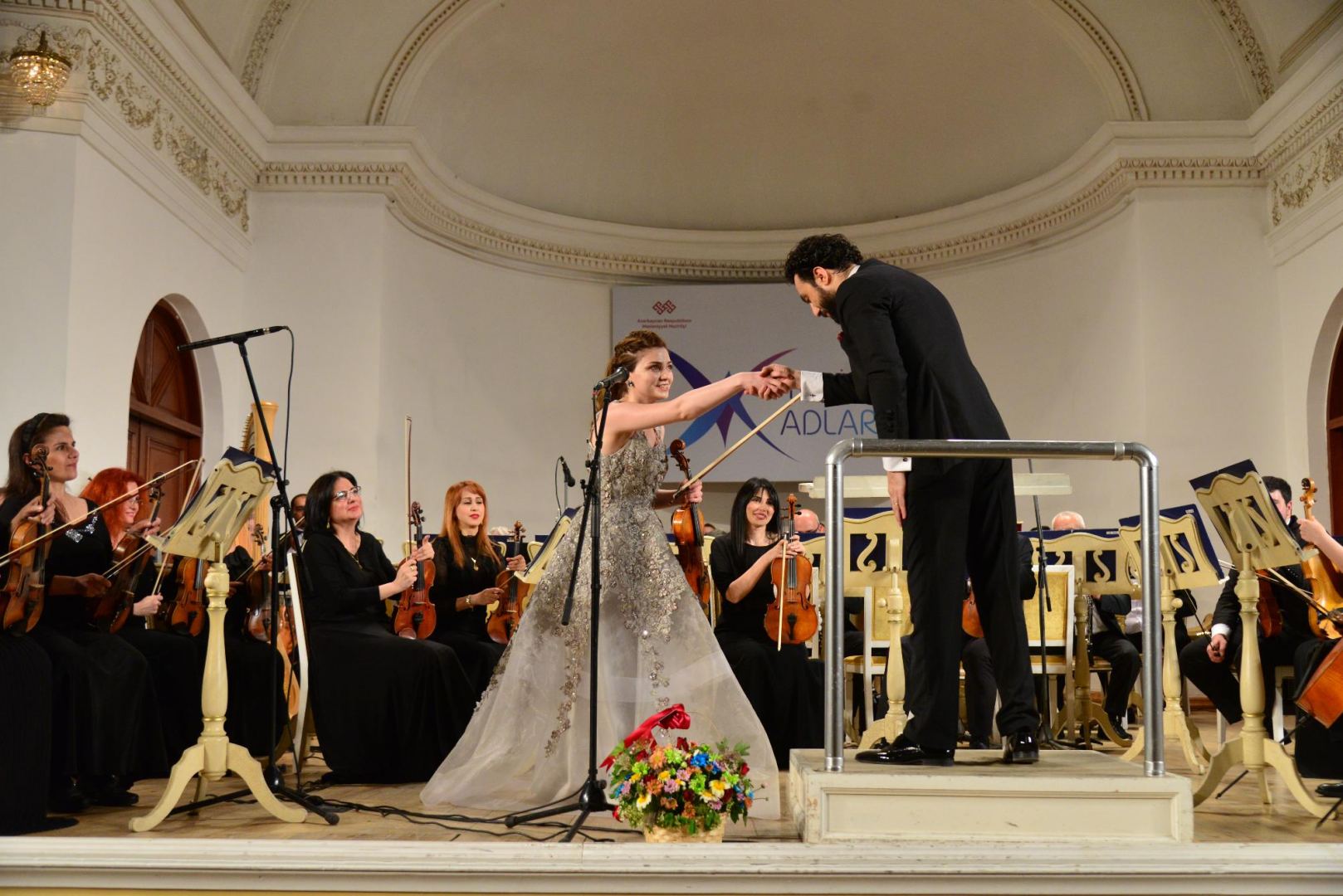 Бакинские зрители насладились звучанием шедевров Бетховена и Шостаковича (ФОТО)