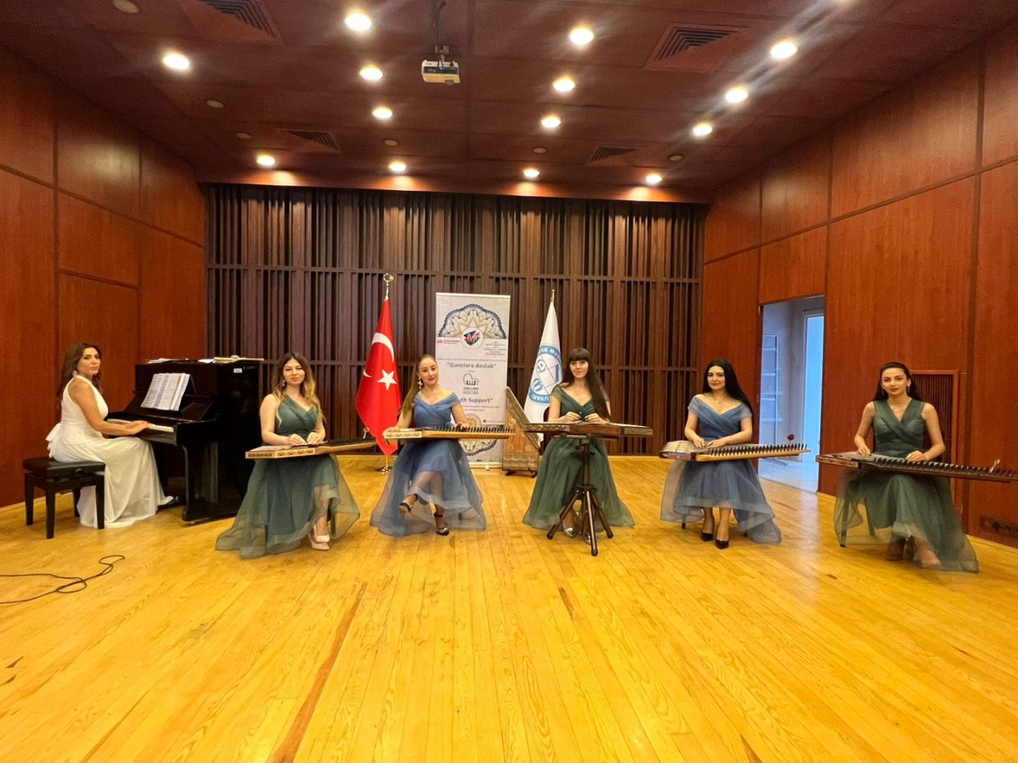 Успех азербайджанского проекта "Gənclərə dəstək" в Турции (ФОТО/ВИДЕО)