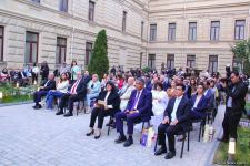 Бесподобная ночь в Баку – новая реальность цифровых технологий! Впервые под открытым небом классика и дефиле "статуй" (ВИДЕО, ФОТО)