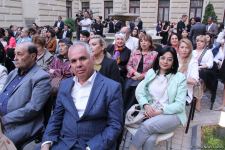 Бесподобная ночь в Баку – новая реальность цифровых технологий! Впервые под открытым небом классика и дефиле "статуй" (ВИДЕО, ФОТО)