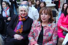 Бесподобная ночь в Баку – новая реальность цифровых технологий! Впервые под открытым небом классика и дефиле "статуй" (ВИДЕО, ФОТО)