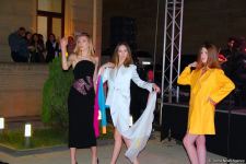 Бесподобная ночь в Баку – новая реальность цифровых технологий! Впервые под открытым небом классика и дефиле "статуй" (ВИДЕО, ФОТО)