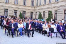 Бесподобная ночь в Баку – новая реальность цифровых технологий! Впервые под открытым небом классика и дефиле "статуй" (ВИДЕО, ФОТО)