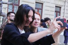 Бесподобная ночь в Баку – новая реальность цифровых технологий! Впервые под открытым небом классика и дефиле "статуй" (ВИДЕО, ФОТО)