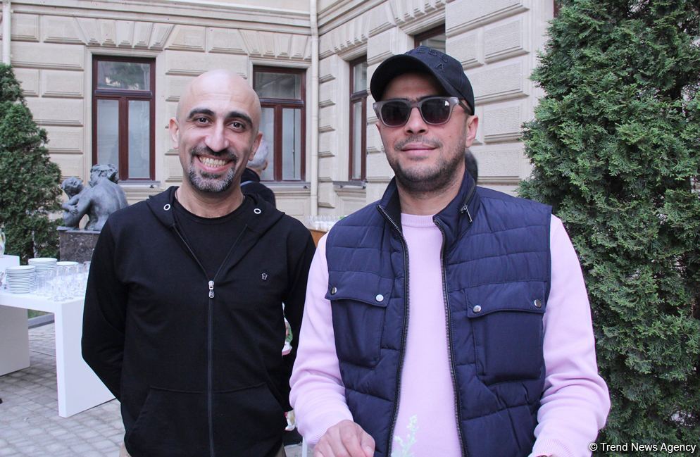 Бесподобная ночь в Баку – новая реальность цифровых технологий! Впервые под открытым небом классика и дефиле "статуй" (ВИДЕО, ФОТО)