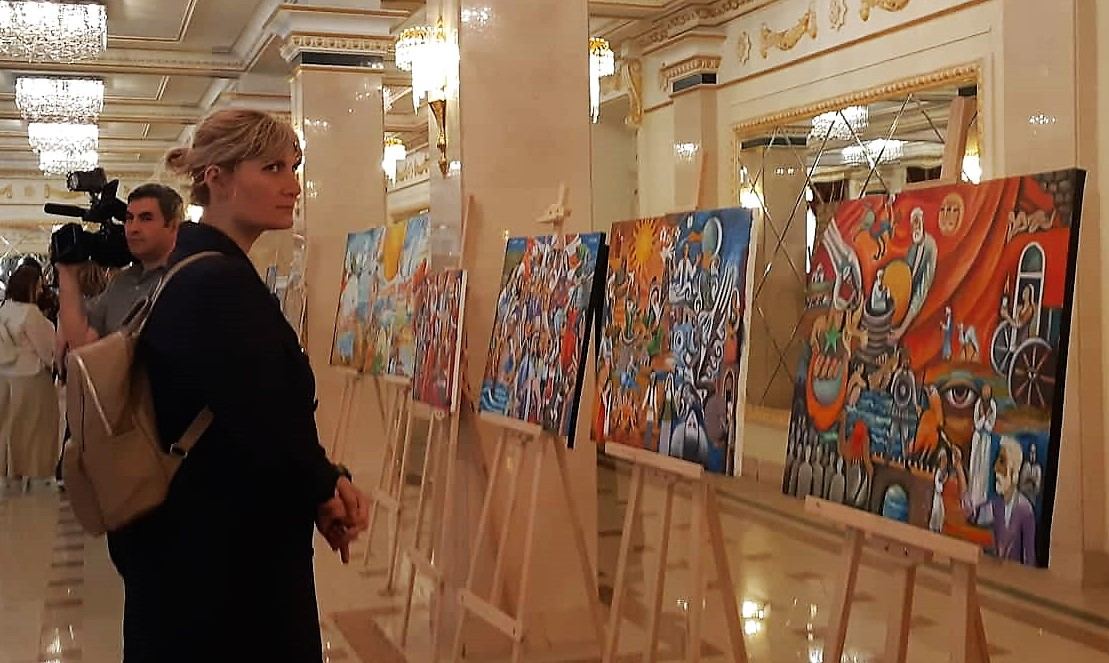 "Наш мир" – народный художник Ашраф Гейбатов представил картины, наполненные любовью к Азербайджану (ФОТО)