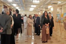 "Наш мир" – народный художник Ашраф Гейбатов представил картины, наполненные любовью к Азербайджану (ФОТО)