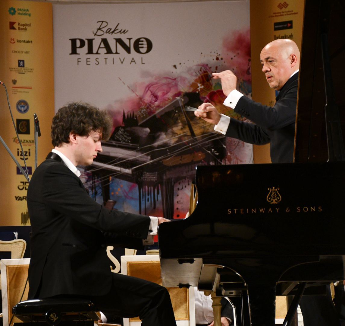Первый Международный фортепианный фестиваль в Баку открылся выступлением Реми Женье и горячим танго (ВИДЕО, ФОТО)