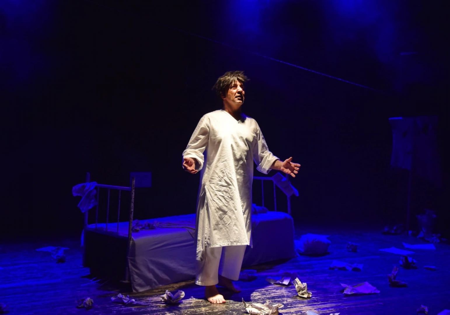 Диплом за "Записки сумасшедшего", или Успех азербайджанского актера в Битоле (ФОТО)