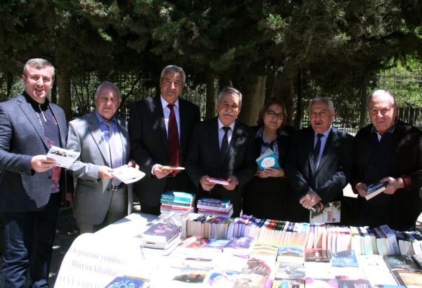 В небо над Баку выпущены 270 шаров – открытие первого Фестиваля литературы и книг тюркского мира (ФОТО)