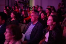 Чудесный вечер в Баку семейной пары - азербайджанки и итальянца (ВИДЕО, ФОТО)