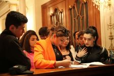 Посвящение Нотр-Дам де Пари, или  Азербайджанская молодежь, вовлеченная в искусство (ФОТО)