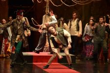 Посвящение Нотр-Дам де Пари, или  Азербайджанская молодежь, вовлеченная в искусство (ФОТО)