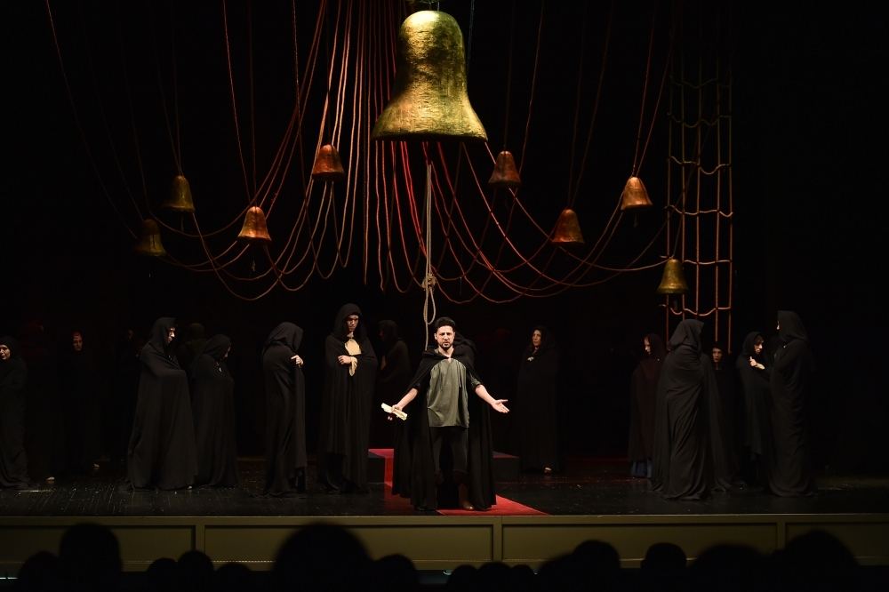 Посвящение Нотр-Дам де Пари, или  Азербайджанская молодежь, вовлеченная в искусство (ФОТО)