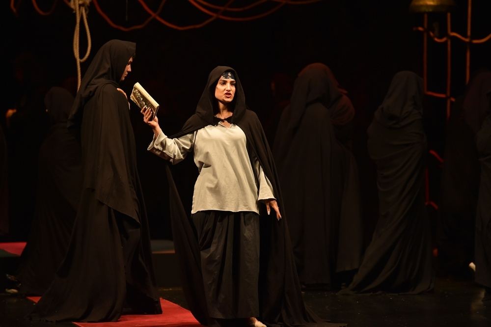 Посвящение Нотр-Дам де Пари, или  Азербайджанская молодежь, вовлеченная в искусство (ФОТО)