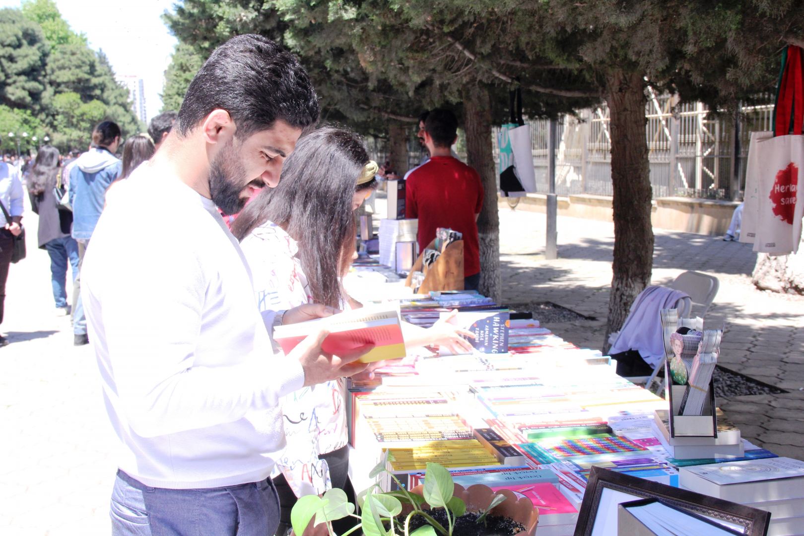 В небо над Баку выпущены 270 шаров – открытие первого Фестиваля литературы и книг тюркского мира (ФОТО)