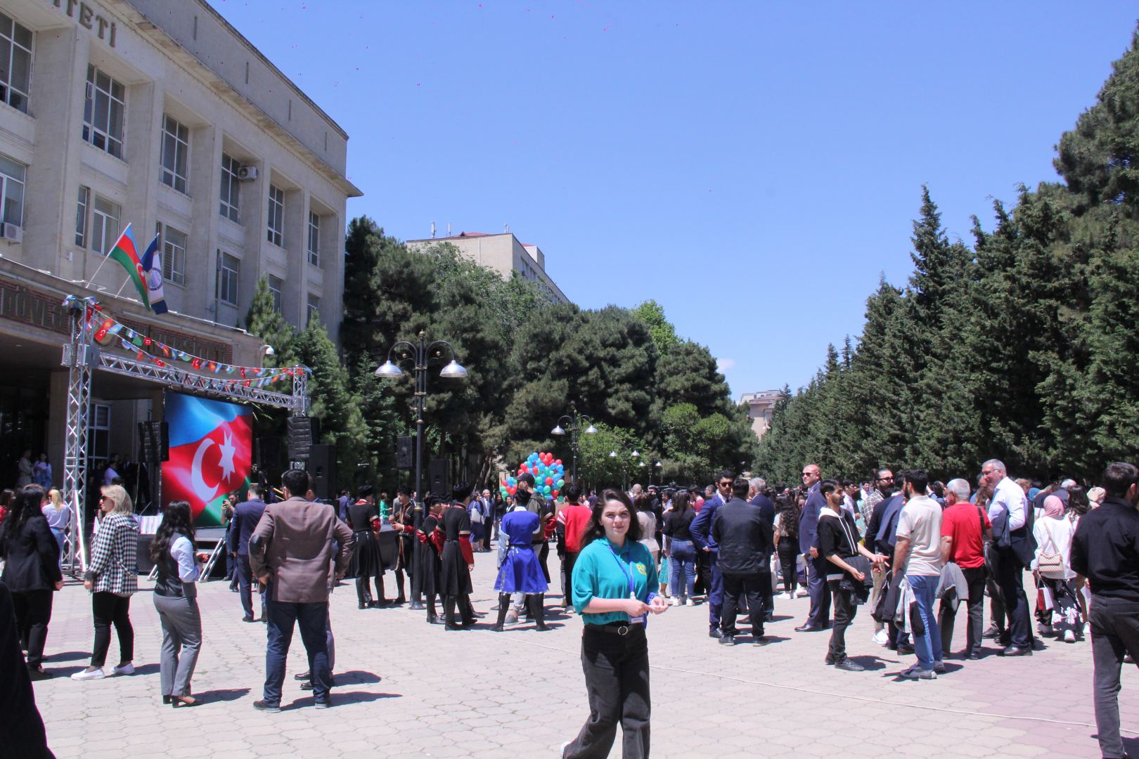 В небо над Баку выпущены 270 шаров – открытие первого Фестиваля литературы и книг тюркского мира (ФОТО)