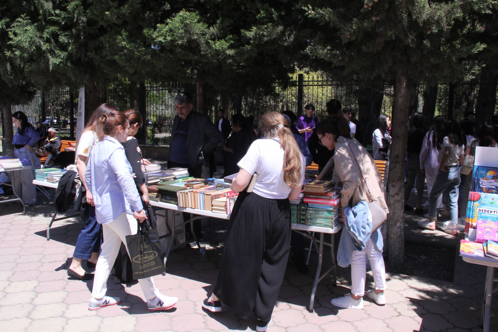 В небо над Баку выпущены 270 шаров – открытие первого Фестиваля литературы и книг тюркского мира (ФОТО)