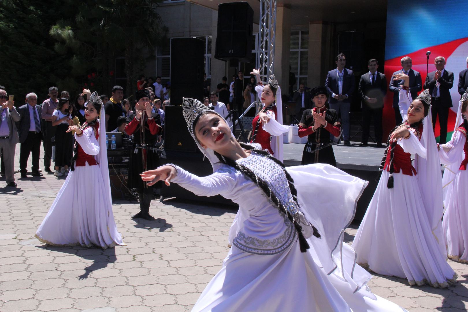 В небо над Баку выпущены 270 шаров – открытие первого Фестиваля литературы и книг тюркского мира (ФОТО)