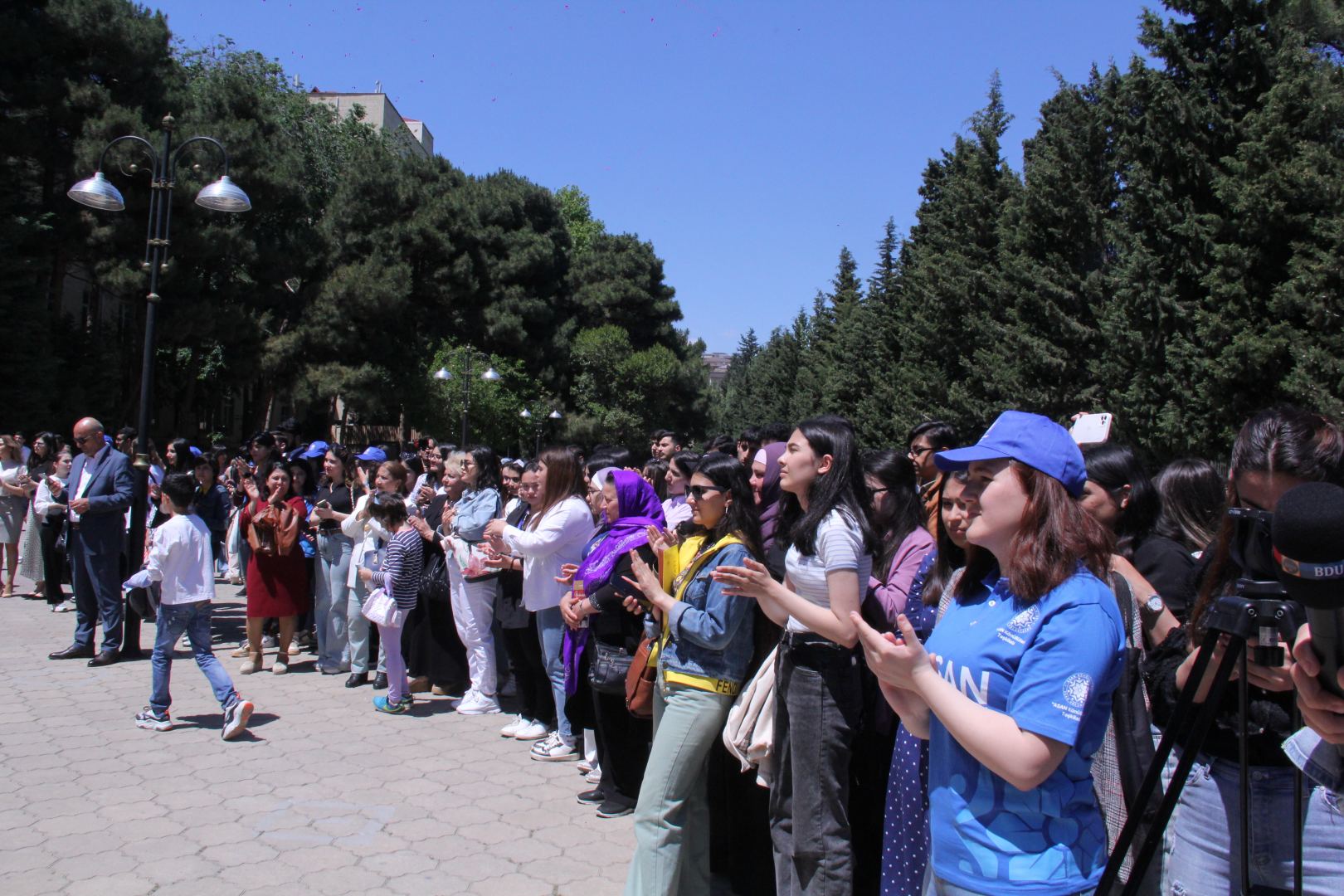 В небо над Баку выпущены 270 шаров – открытие первого Фестиваля литературы и книг тюркского мира (ФОТО)