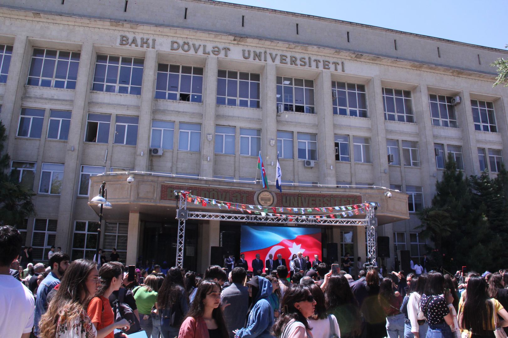 В небо над Баку выпущены 270 шаров – открытие первого Фестиваля литературы и книг тюркского мира (ФОТО)