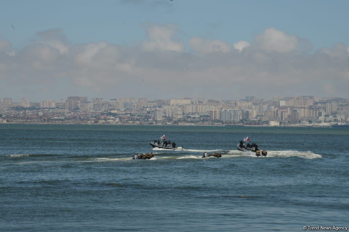 Специализированные войска ВМС Азербайджана выполнили различные маневры в рамках фестиваля TEKNOFEST (ФОТО/ВИДЕО)