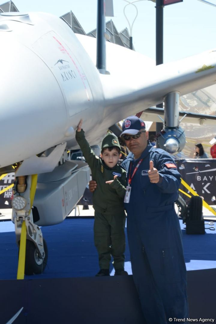 В Баку стартовал второй день Международного фестиваля авиации, космоса и технологий TEKNOFEST (ФОТО)