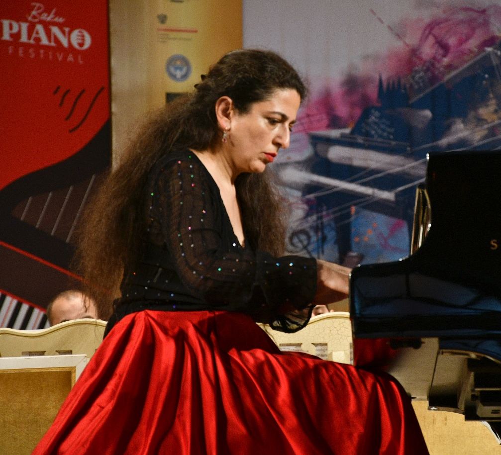 Прославляющие Азербайджан во Франции -  один майский вечер в Баку...  (ВИДЕО, ФОТО)