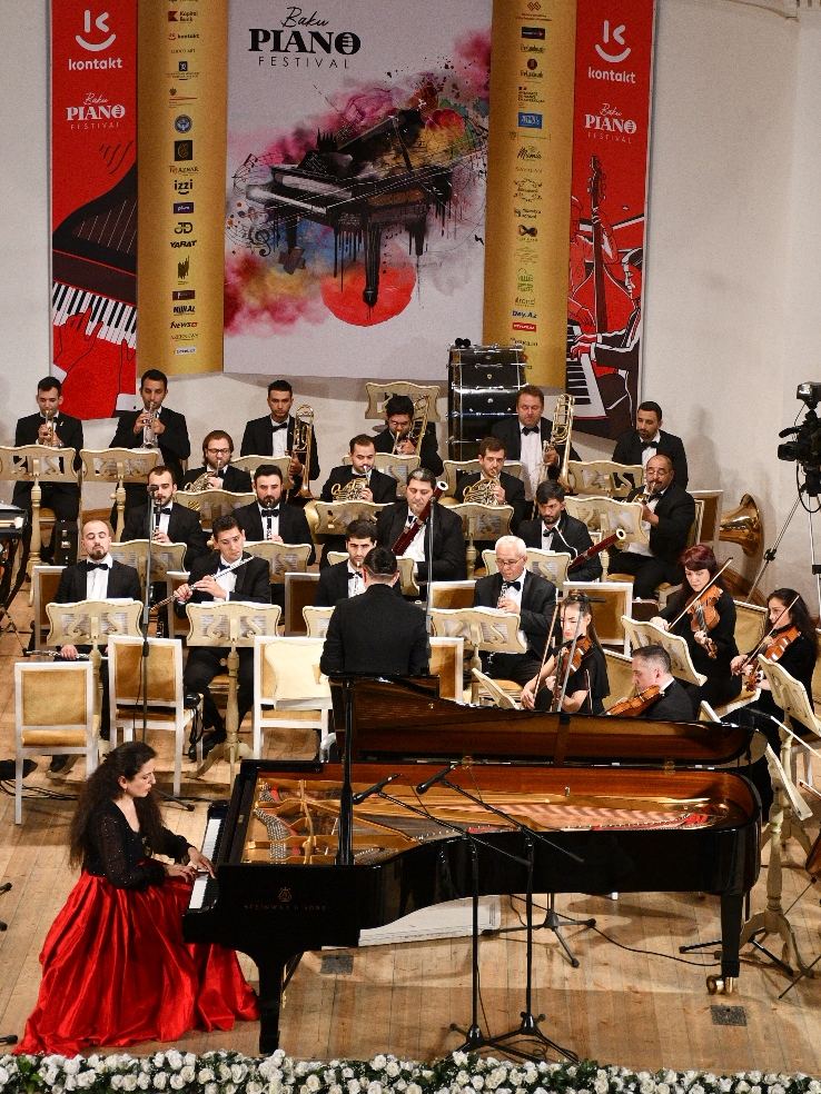 Прославляющие Азербайджан во Франции -  один майский вечер в Баку...  (ВИДЕО, ФОТО)