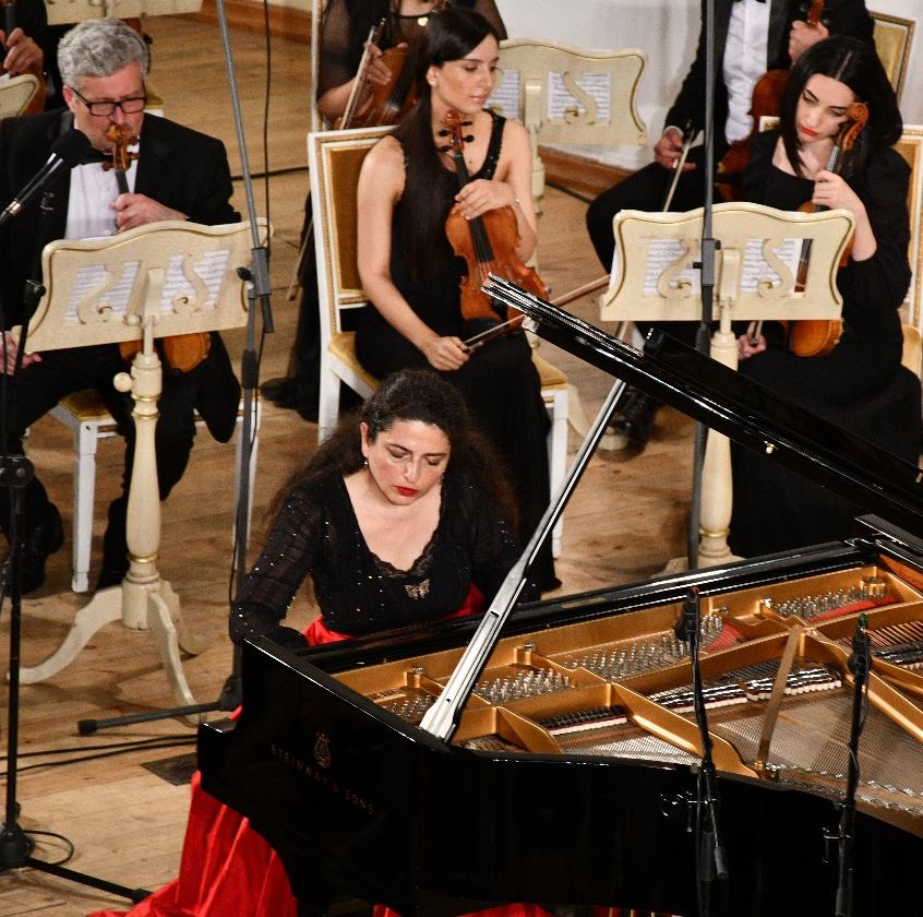 Прославляющие Азербайджан во Франции -  один майский вечер в Баку...  (ВИДЕО, ФОТО)