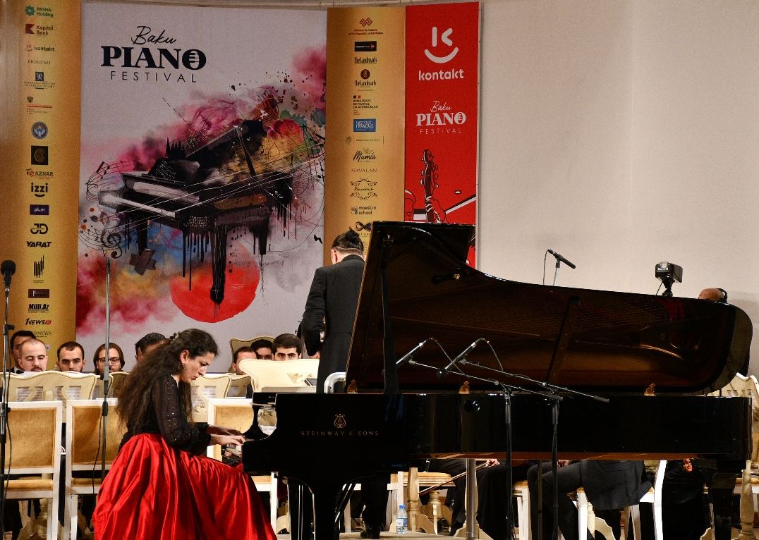 Прославляющие Азербайджан во Франции -  один майский вечер в Баку...  (ВИДЕО, ФОТО)