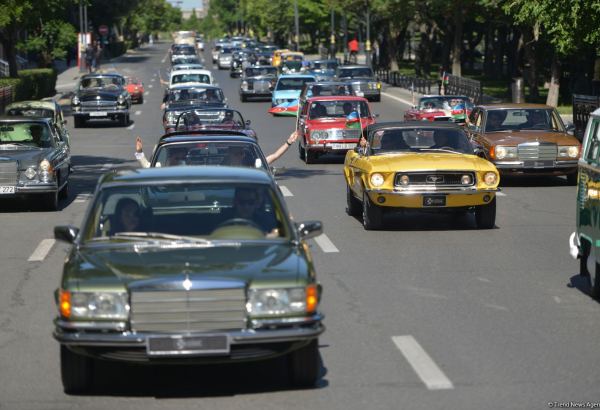 В Баку прошел грандиозный праздник классических автомобилей – автопробег, выставка, конкурсы, ретро-стиль участников (ФОТО/ВИДЕО)