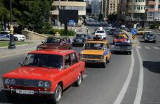 В Баку прошел грандиозный праздник классических автомобилей – автопробег, выставка, конкурсы, ретро-стиль участников (ФОТО/ВИДЕО)