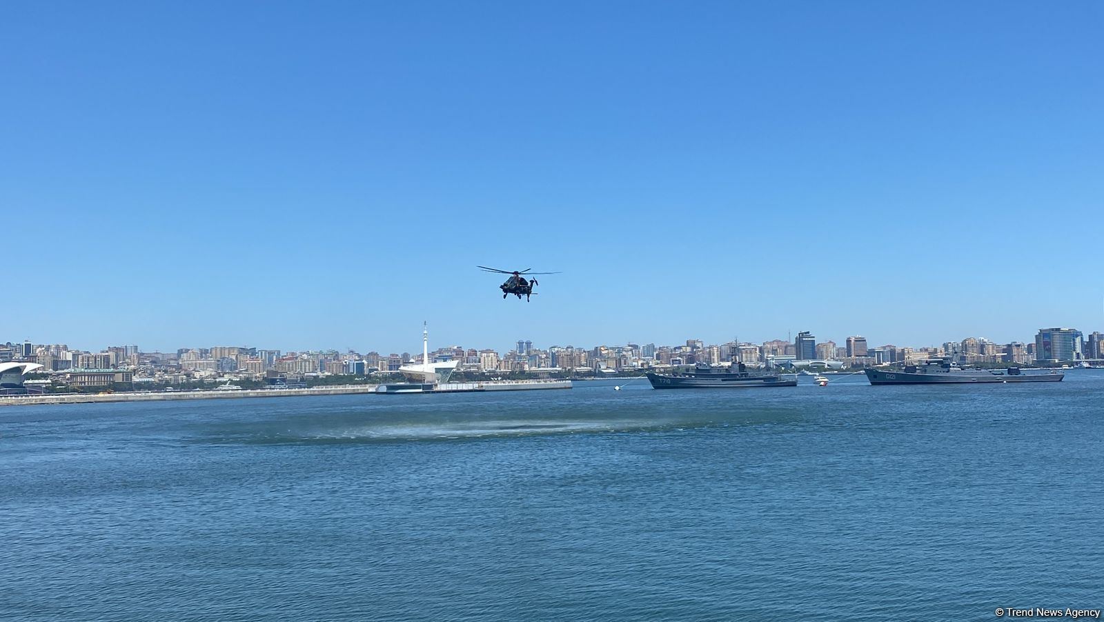 В рамках четвертого дня TEKNOFEST в Баку состоялось очередное авиашоу (ФОТО/ВИДЕО)