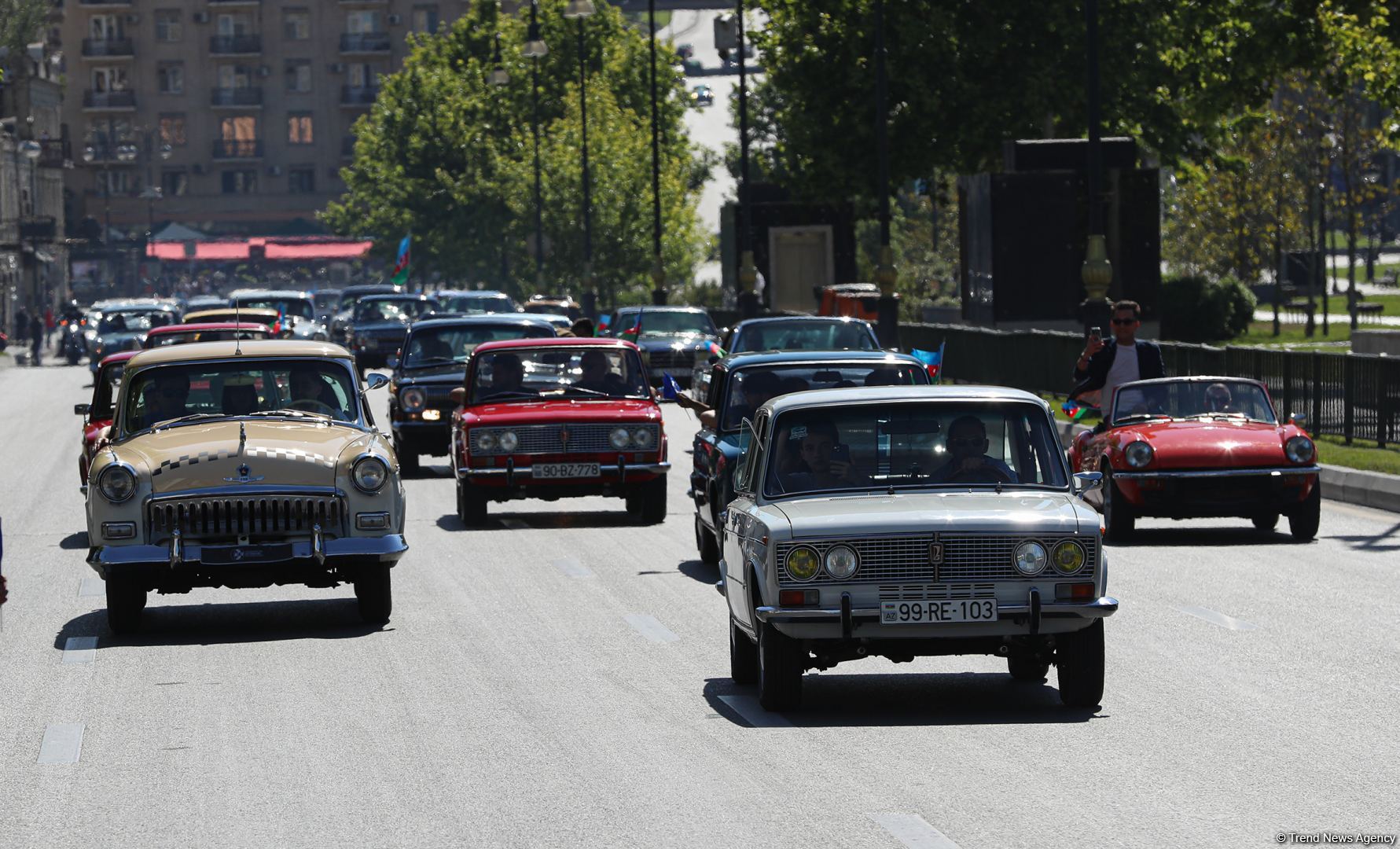 В Баку прошел грандиозный праздник классических автомобилей – автопробег, выставка, конкурсы, ретро-стиль участников (ФОТО/ВИДЕО)