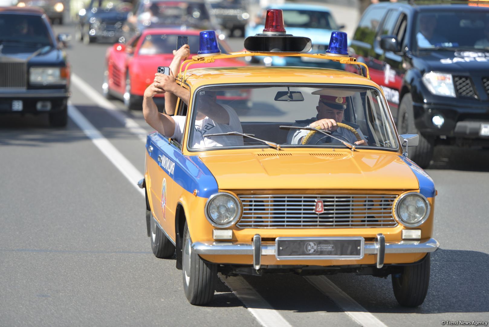 В Баку прошел грандиозный праздник классических автомобилей – автопробег, выставка, конкурсы, ретро-стиль участников (ФОТО/ВИДЕО)