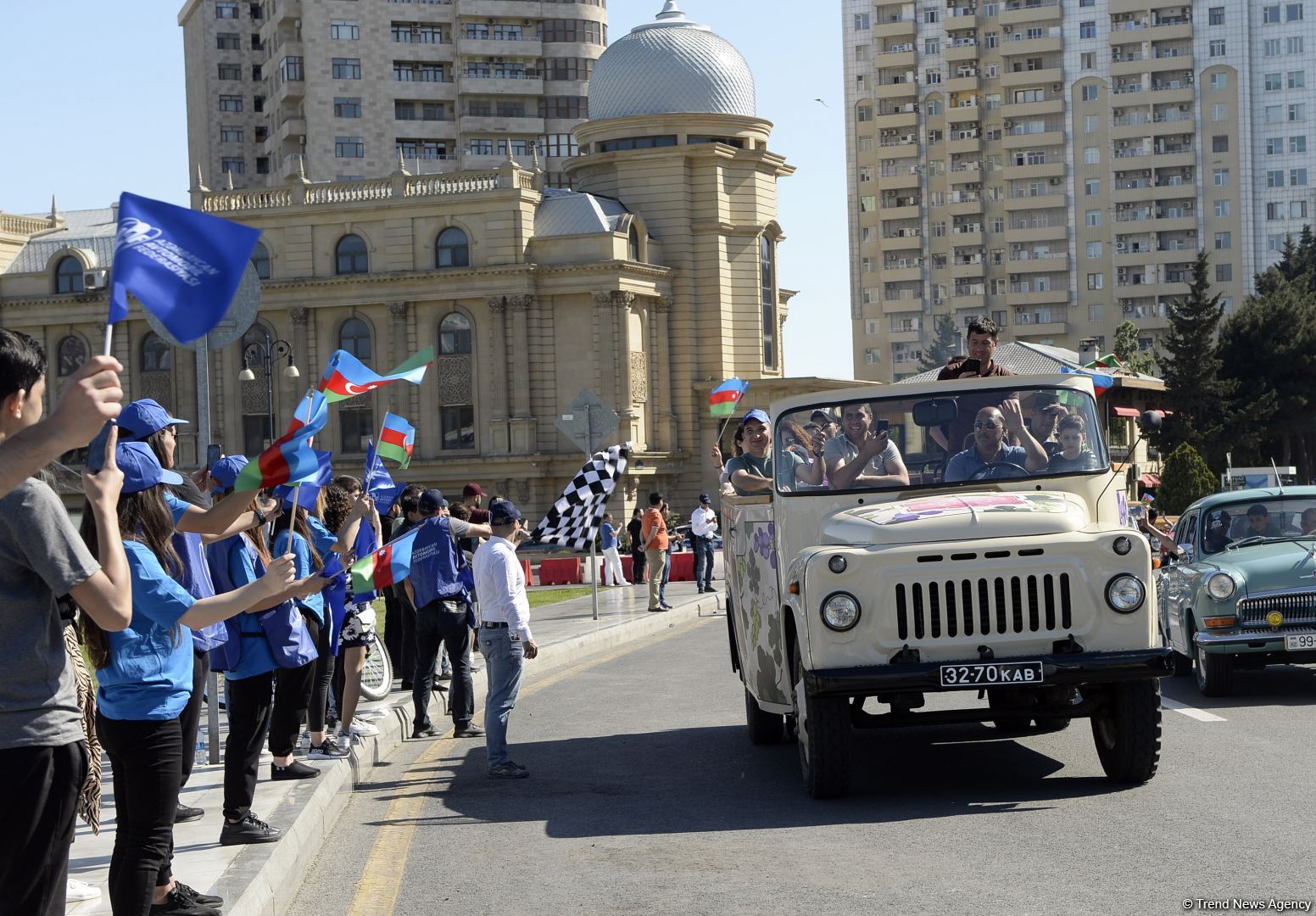 В Баку прошел грандиозный праздник классических автомобилей – автопробег, выставка, конкурсы, ретро-стиль участников (ФОТО/ВИДЕО)