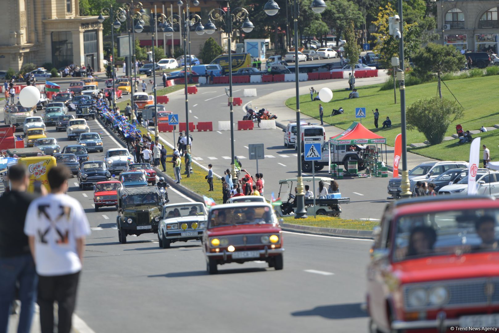 В Баку прошел грандиозный праздник классических автомобилей – автопробег, выставка, конкурсы, ретро-стиль участников (ФОТО/ВИДЕО)