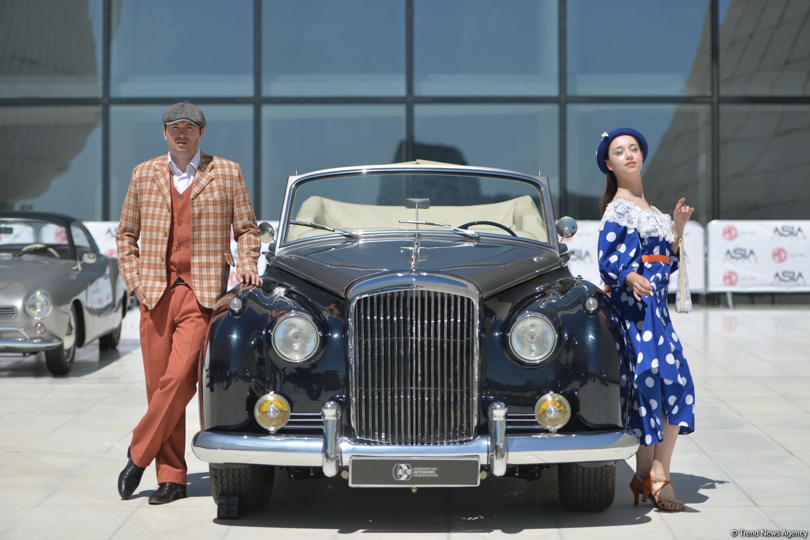 В Баку прошел грандиозный праздник классических автомобилей – автопробег, выставка, конкурсы, ретро-стиль участников (ФОТО/ВИДЕО)