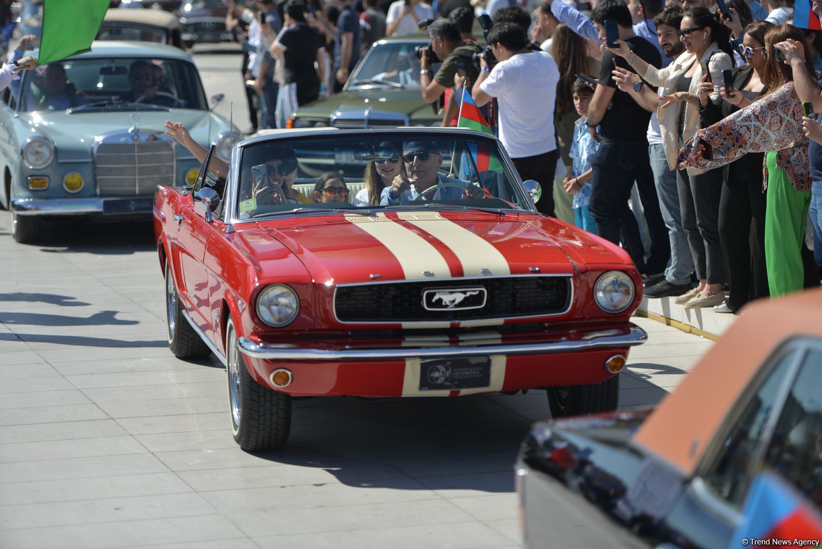 В Баку прошел грандиозный праздник классических автомобилей – автопробег, выставка, конкурсы, ретро-стиль участников (ФОТО/ВИДЕО)