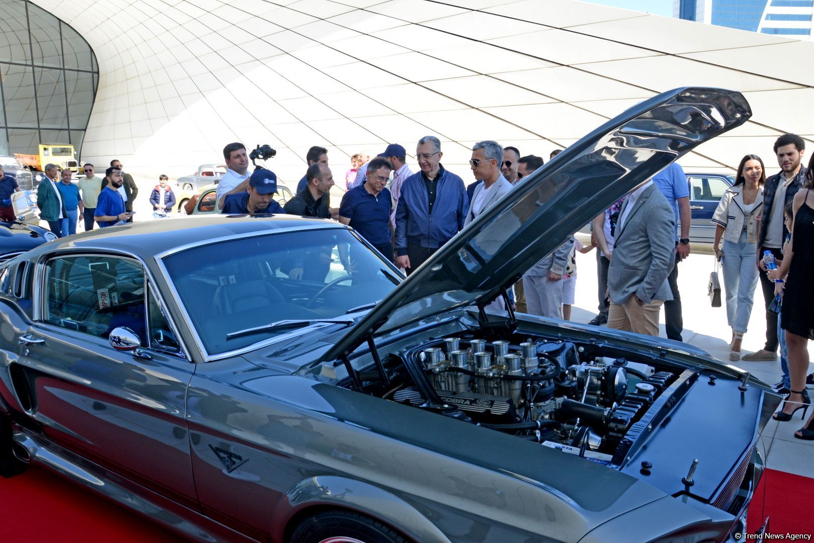 В Баку прошел грандиозный праздник классических автомобилей – автопробег, выставка, конкурсы, ретро-стиль участников (ФОТО/ВИДЕО)