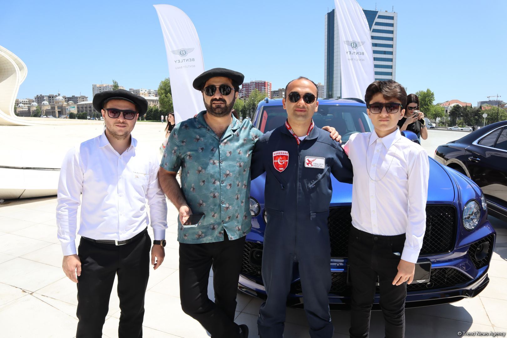 В Баку прошел грандиозный праздник классических автомобилей – автопробег, выставка, конкурсы, ретро-стиль участников (ФОТО/ВИДЕО)