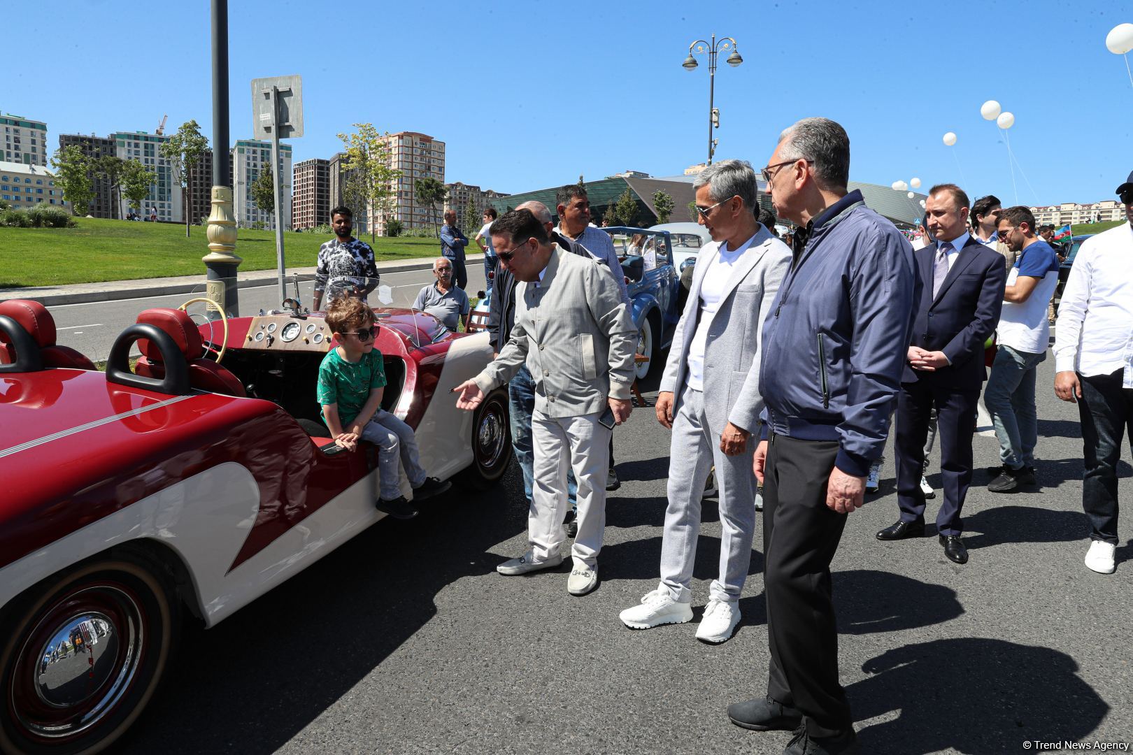 В Баку прошел грандиозный праздник классических автомобилей – автопробег, выставка, конкурсы, ретро-стиль участников (ФОТО/ВИДЕО)