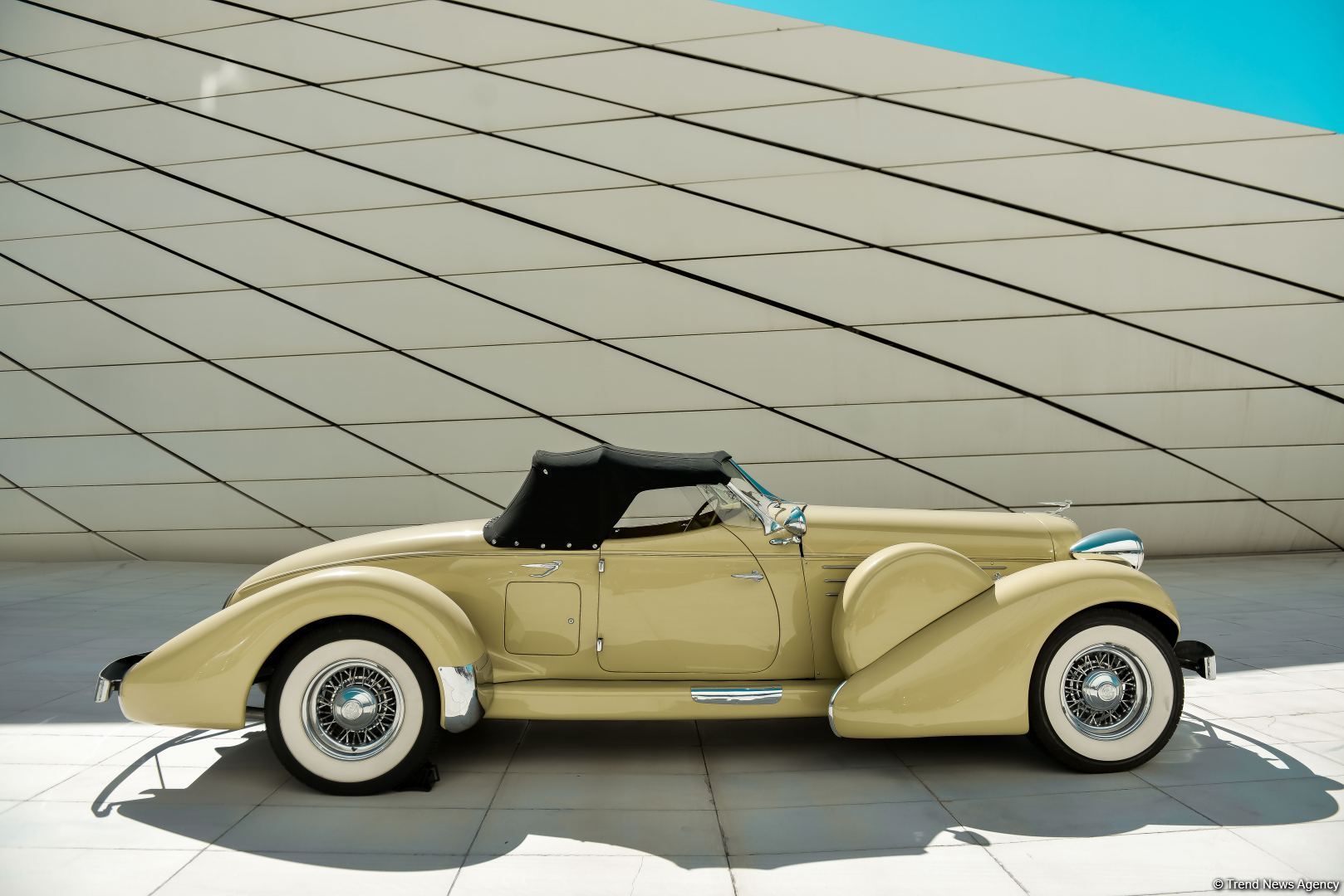 В Баку прошел грандиозный праздник классических автомобилей – автопробег, выставка, конкурсы, ретро-стиль участников (ФОТО/ВИДЕО)